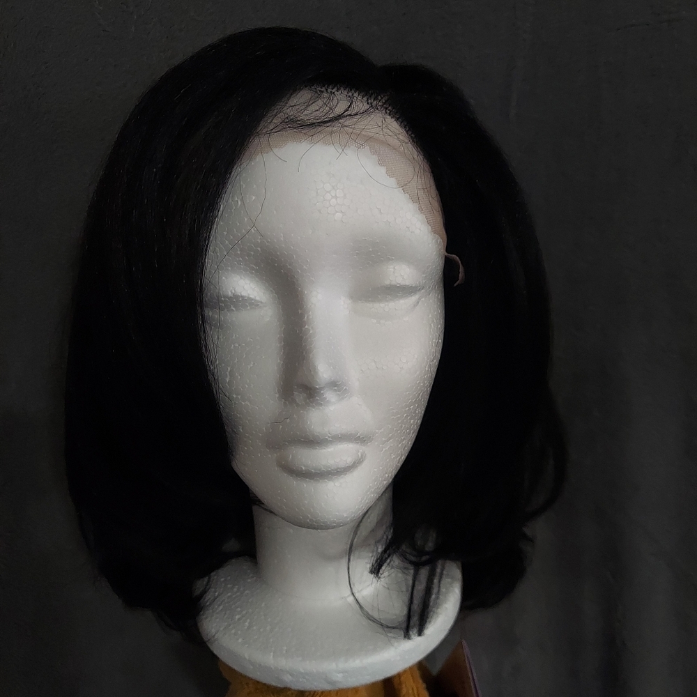 Outre SleekLay Part HD Deep-C Lace Part Lace Front Wig Ara 1B *Never Been Worn*